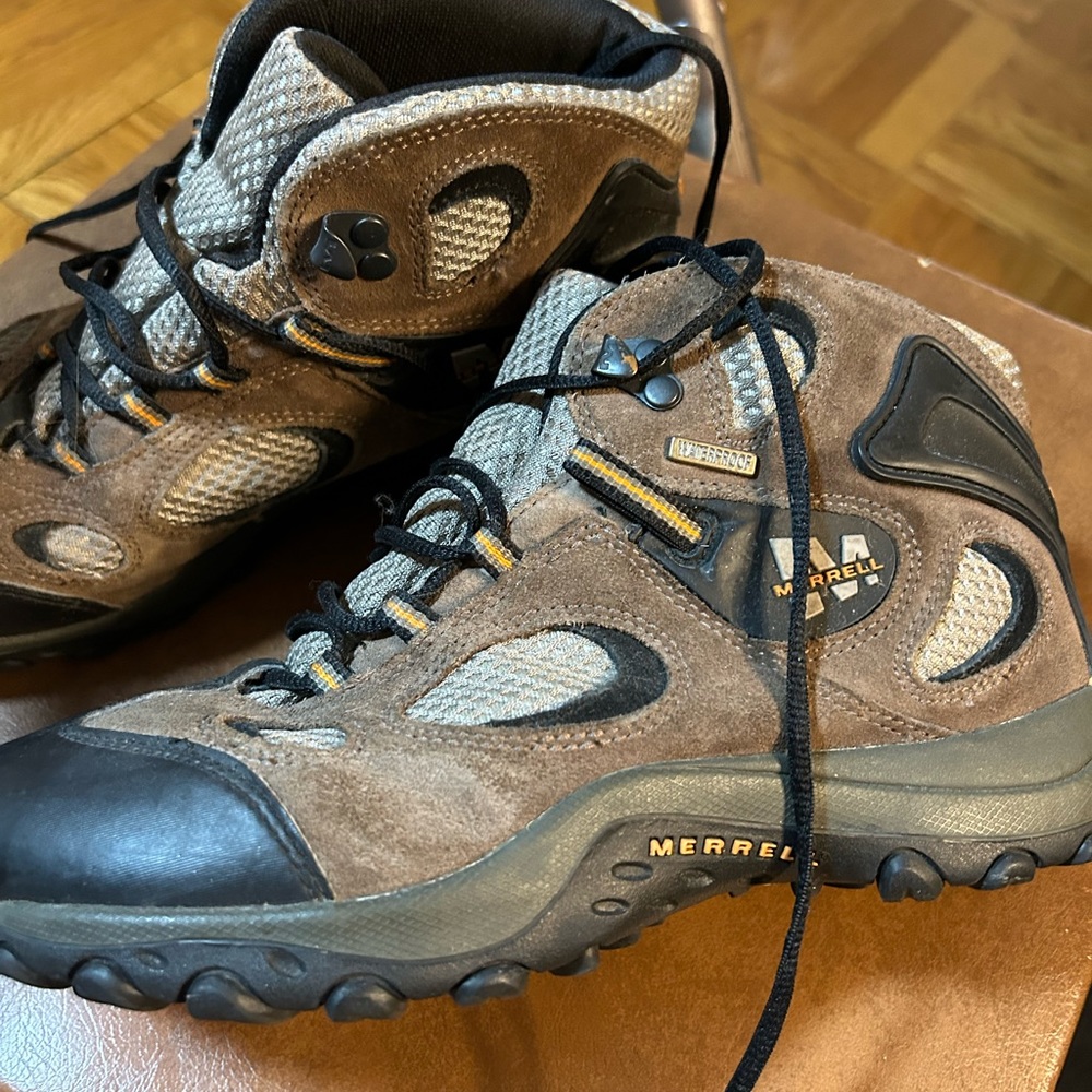 Merrill waterproof hiking shoes size 5.5 youth - junior in very good condition